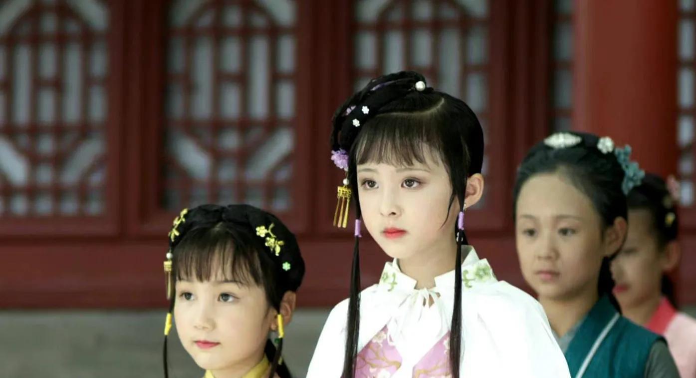 小戏骨红楼梦|红楼白蛇小戏骨今昔对比:小宝钗尴尬小熙凤美飒,小素贞脸更尖了