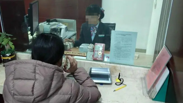 江西抚州，一大妈准备搬家时，无意中发现一本存有10500元余额的存折