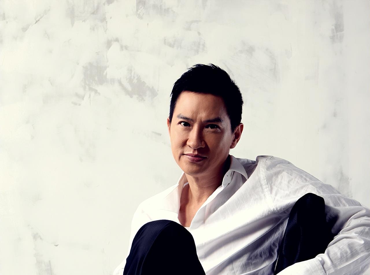 关咏荷|曾是TVB的当红花旦，为张家辉情愿当家庭主妇，如今关咏荷过得怎么样