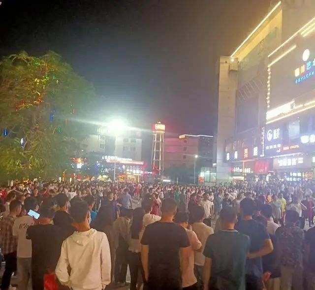 |富士康员工获赔1万元引争议，几万新员工又陆续返乡，算是良心企业