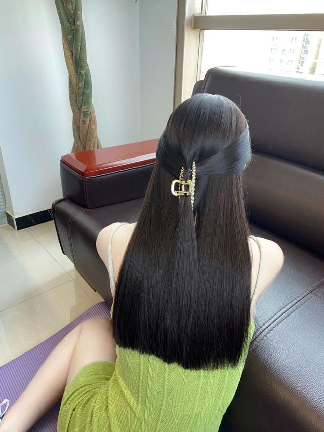 洗发水 李佳琦晒出一款国货洗发水火到“出圈”，高露：洗后柔顺一整周！