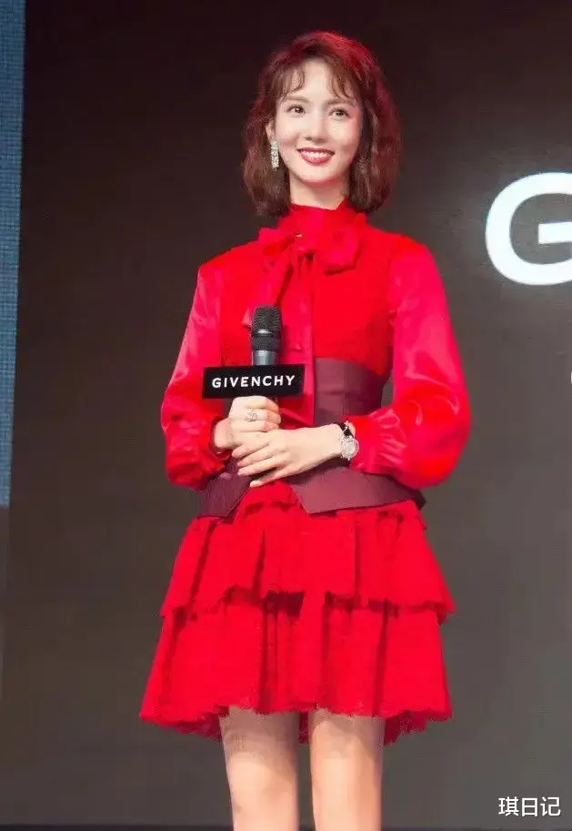 蒋欣|32岁金晨和39岁蒋欣罕见同框!一个骨感,一个丰腴