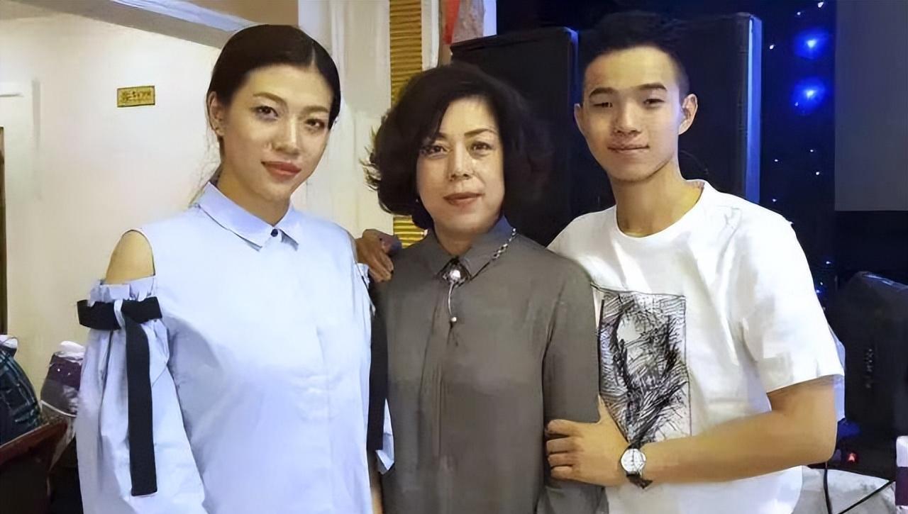 95年黑龙江女子捡到聋哑弃婴，离婚卖房养他成才后，生母却来夺子