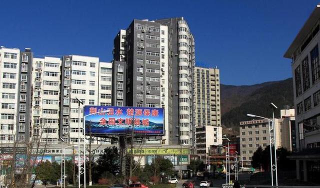 “我爸”60岁退休,又应聘保安,看到首月养老金后,我明白了原因