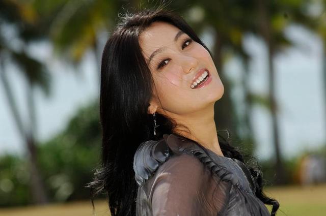 谭晶|军旅歌手谭晶:丈夫是科学家,37岁才做妈妈,事业家庭两不误