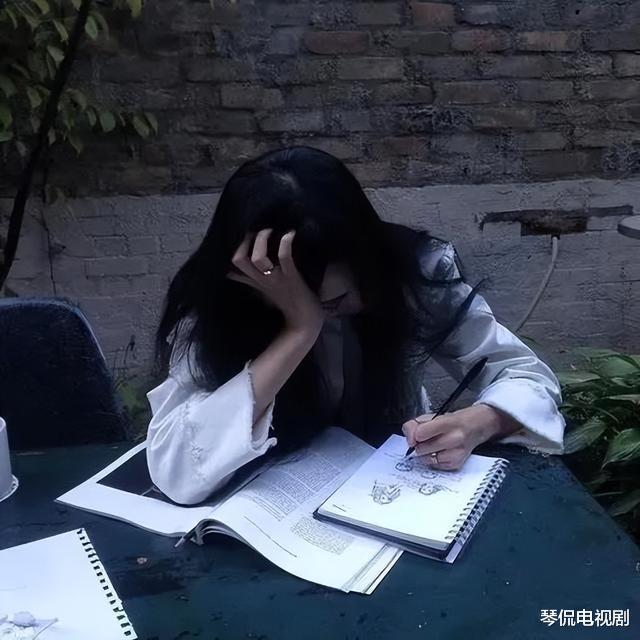 ?为了孩子成绩,女子主动逢迎老师,却遭到侵犯,老师构成犯罪吗?