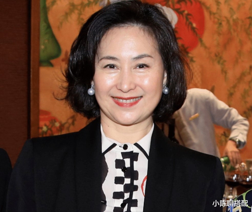 编发 真正有眼界的女人，穿衣打扮不会太张扬！瞧这几位真名媛就知道了