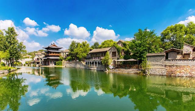 古镇|2022年了，还有人去古镇旅游吗？