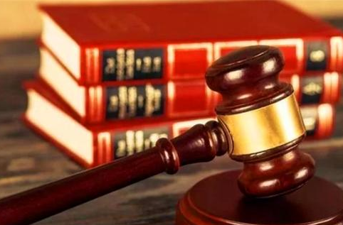 银行误将800元转账成800万,发现时储户已将钱花光,谁责任?