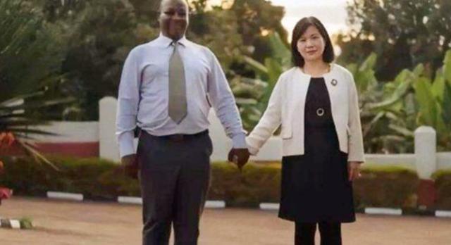 王丽红|清华才女王丽红：为爱远嫁非洲，25年内生下4个孩子，朋友不敢认