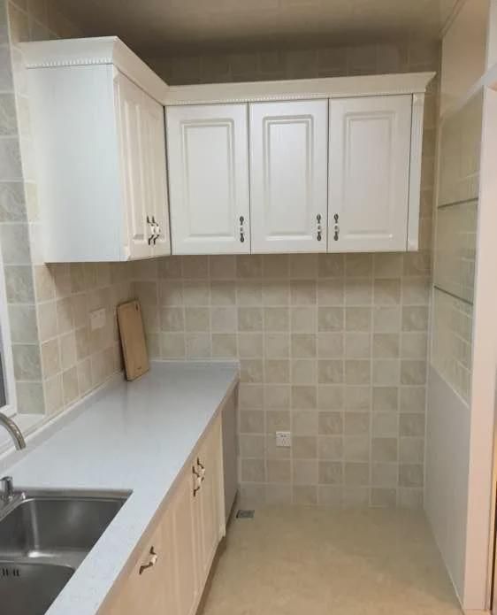 三居室120平简约装修,硬装10万,主卧室衣柜里藏了个马桶