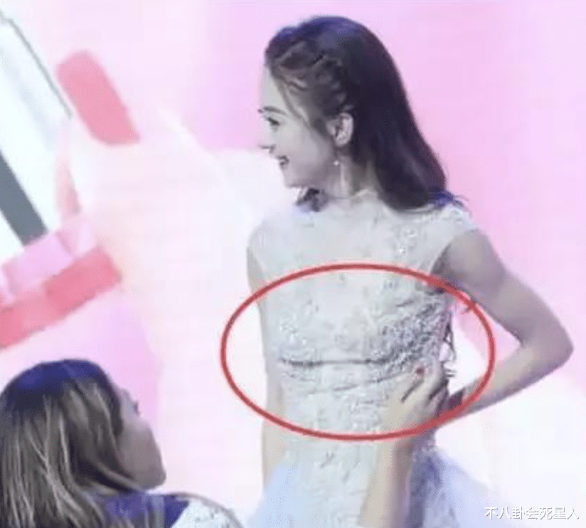 蒋欣|平胸、矮个、虎背熊腰，女星暴露缺陷红毯造型，既雷人又心酸