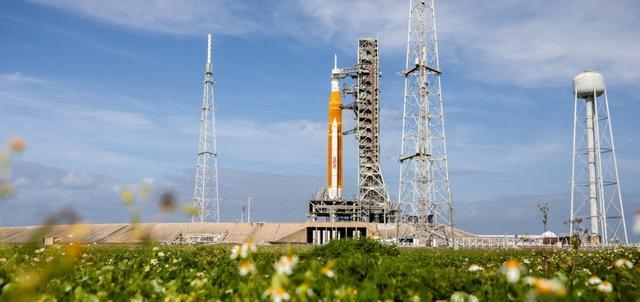 为8月底正式发射做准备,NASA新登月火箭SLS将再次返回总装大楼