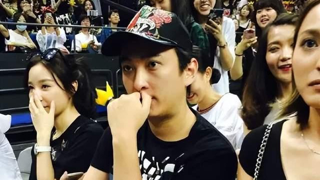 王思聪|王思聪定位杭州没出国，晒出家中爱犬和公仔，似乎在迎接孩子出生