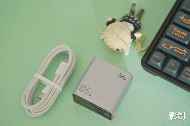 壁紙|居家好物：努比亞新款四口65W氮氣鎵充電套裝實測，溫控好、安全性高