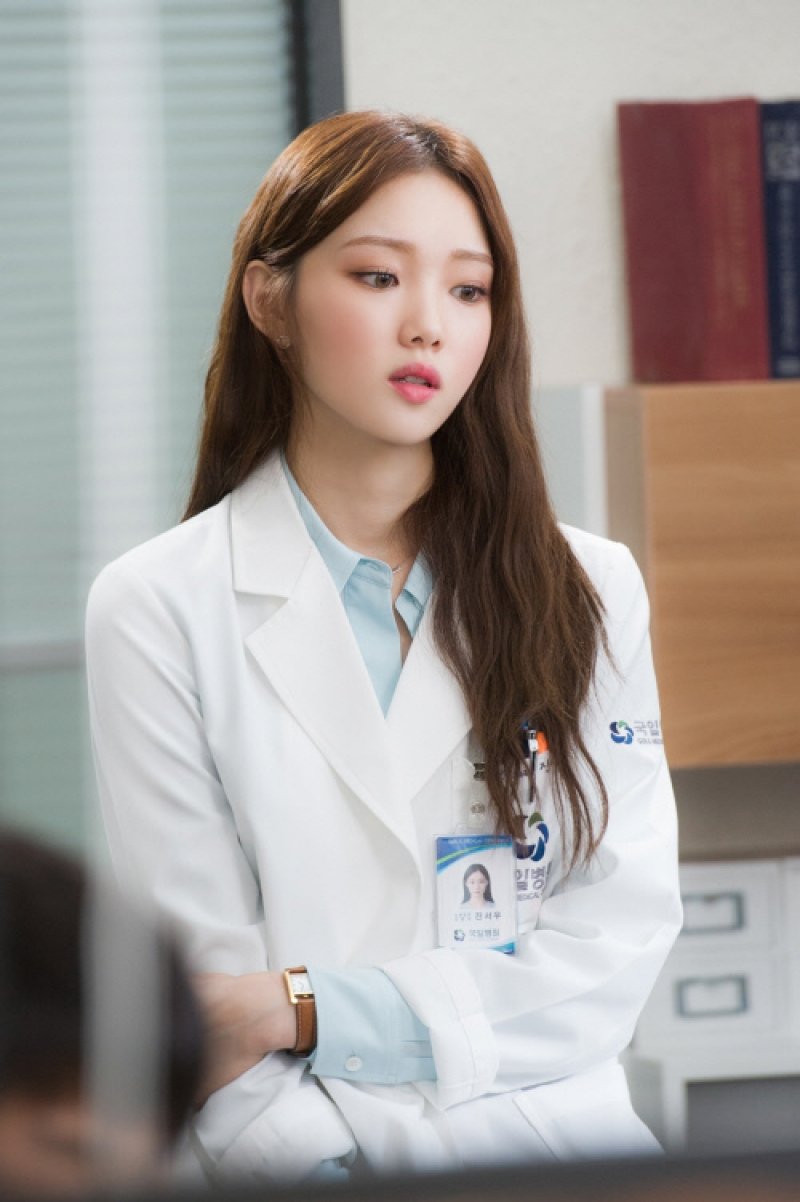眼妆 跟着韩剧女二学画魅惑眼妆，用眼睛说话致胜，全框半框眼线有讲究