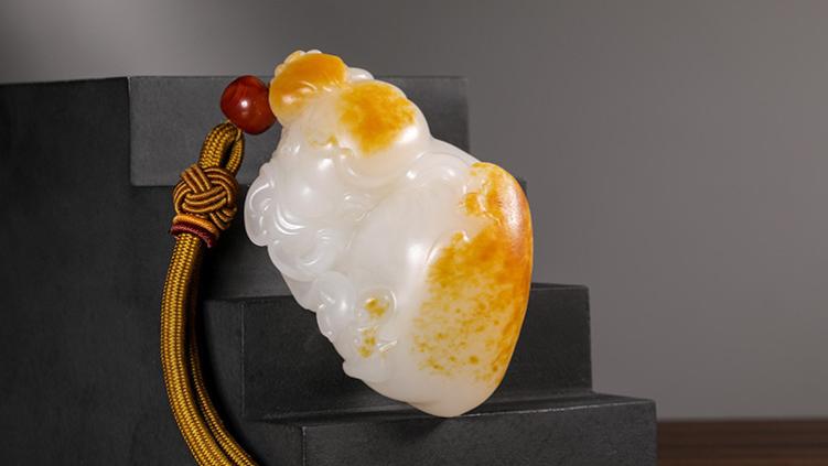 玉雕|「璞玉雅藏」红皮白肉 吉祥如意 大象手把件 海派玉雕大师黄杨洪