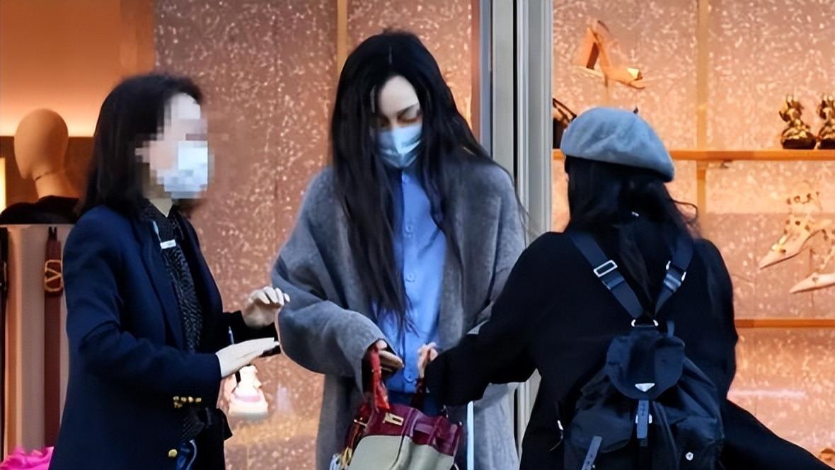 范玮琪|46岁范玮琪变化大，整个人瘦到眉骨凸起，素颜憔悴让人认不出