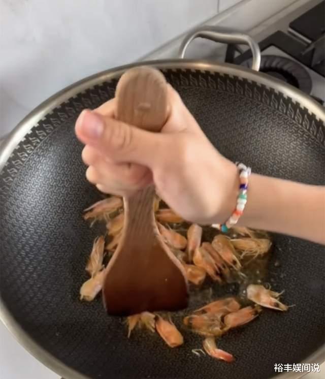 吴千语|吴千语分享上海隔离生活！珍藏的包不输袁咏仪，厨艺堪比张馨月