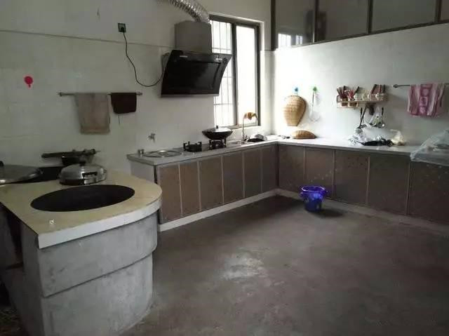 第一次去女朋友农村老家,被她家独栋别墅吓到,厨房你可能没见过