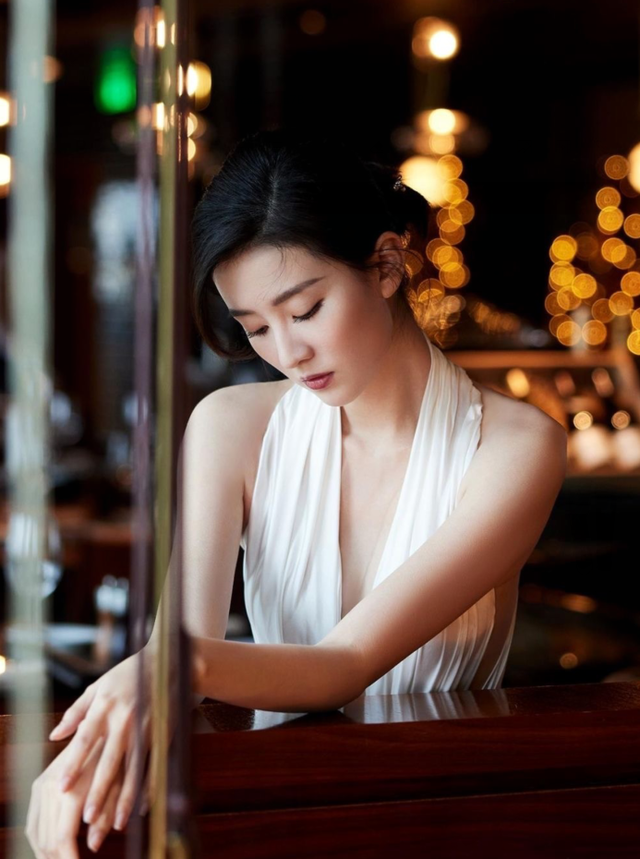 乔欣|白富美乔欣：坐拥三亿别墅，手挎百万名包，还是个人间清醒。