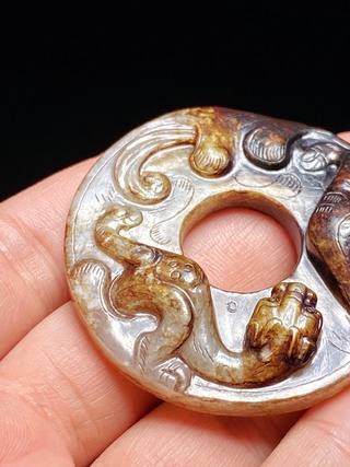 和田玉籽料|汉 和田玉籽料 白玉 水银沁 螭龙纹 玉壁 挂件把件