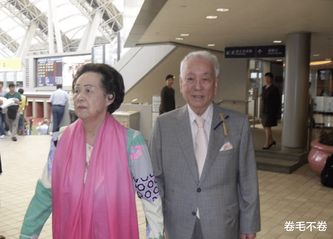 殷桃|何超琼结婚9年被插足，离婚后一通操作点醒公婆，李嘉欣420亿灰飞烟灭