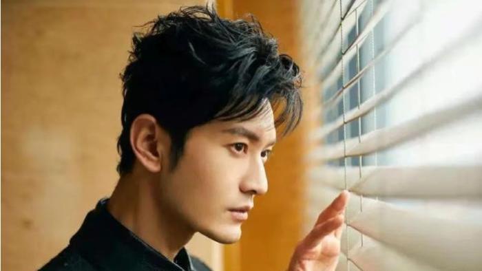 黄晓明|黄晓明疑似与叶珂深夜聚餐，女方身材高挑气质好，结束后一同回家