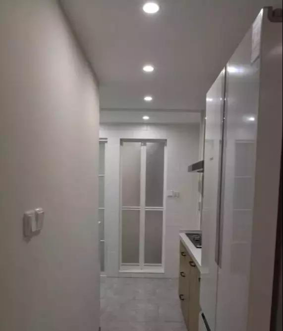 老公坚持给厕所装“两个门”,次卧床设1.2米高,完工才知睿智!