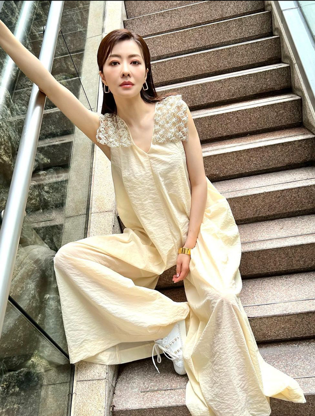 方媛|几乎同时更新近况,熊黛林与方媛,当“少女感”对上优雅气度