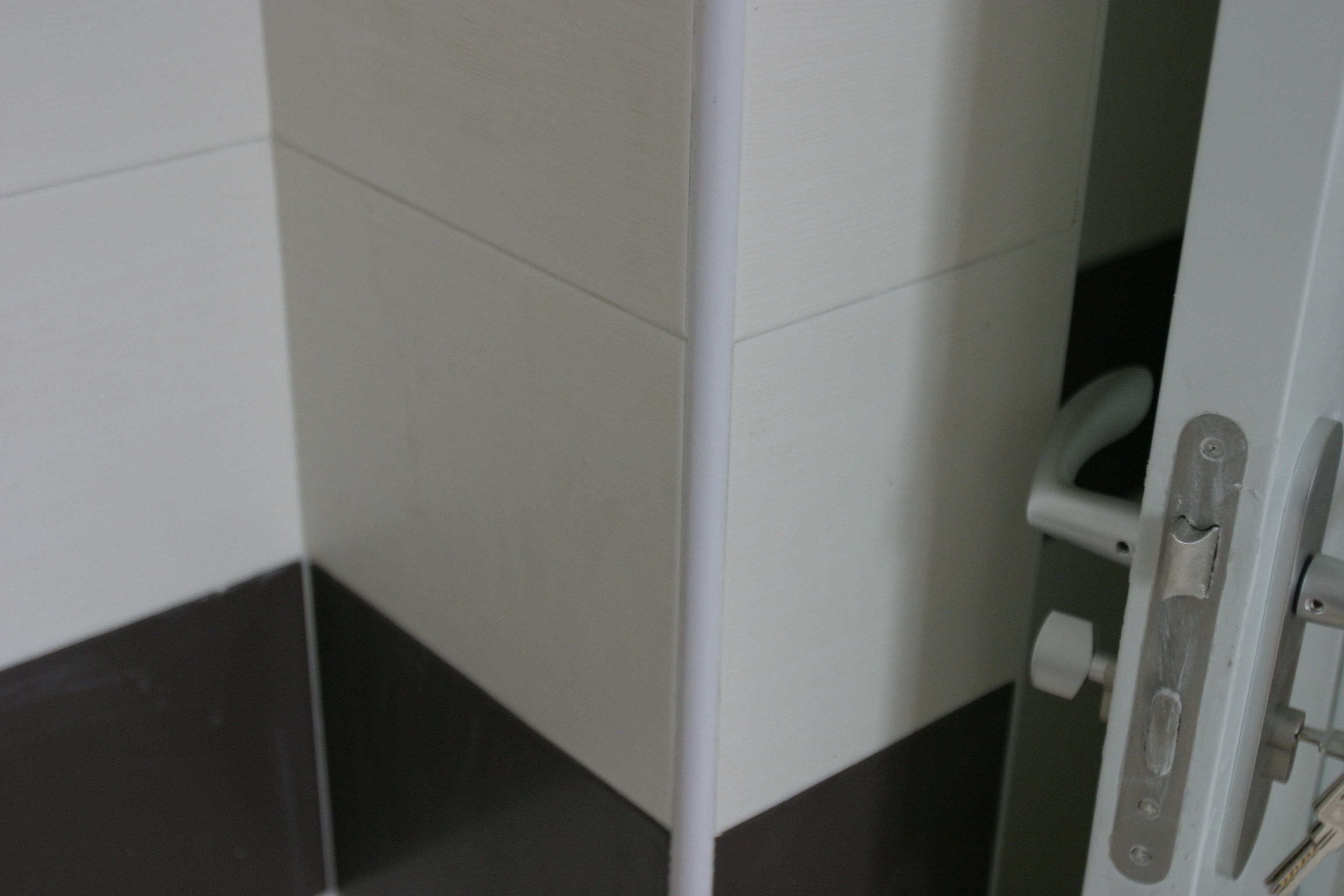 墙砖阳角选择倒角好,还是扣条?