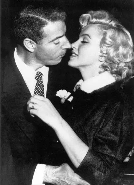 玛丽莲·梦露|九岁被侵犯,三段婚姻皆不幸福,谋害梦露的不是肯迪尼而是另有其人