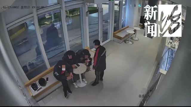 上海8名快递员因“送奶茶”被捕,3个月打翻800多杯?