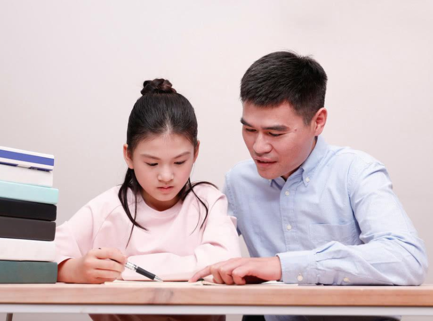 大学|萌娃得了97分后崩溃大哭，下一秒举动让人心疼，网友：清华学苗