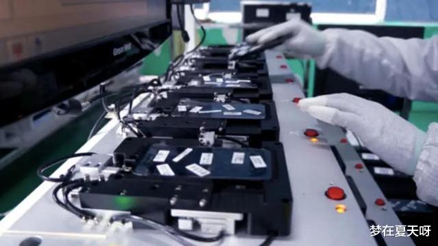 芯片|直接绕开限制？俄企最大芯片制造商正式宣布决定！中芯该学学了！