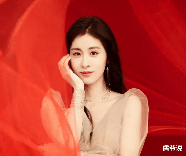 张碧晨|张碧晨陷代孕风波,好友晒她孕照力证,躺在病床上的张碧晨很虚弱