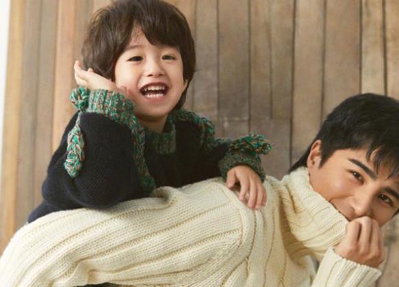 姜潮|姜潮带儿子拍亲子照，儿子继承爸妈的颜值，不愧是星二代的天花板