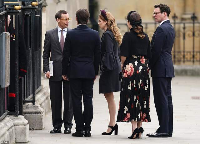 翠丝|英女王孙女们终于有漂亮的了!18岁小孙女好耀眼,碧翠丝姐妹输了