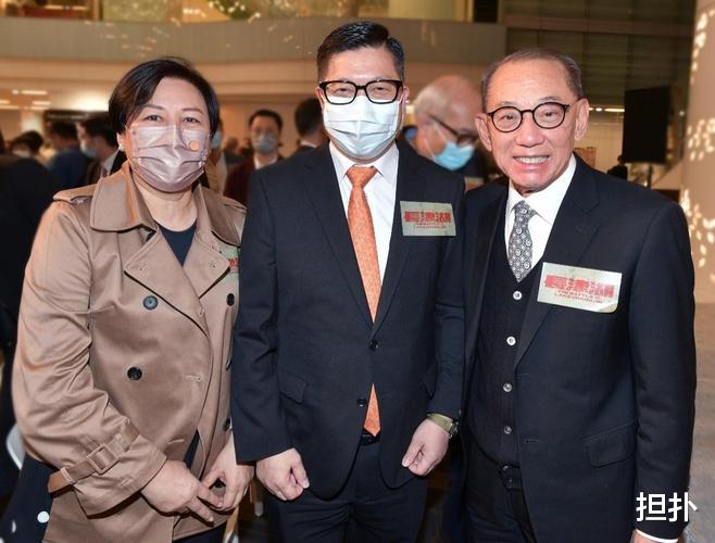 杨受成|大哥太风流被父亲赶出家门,他幸运成为接班人,将继承几百亿家产