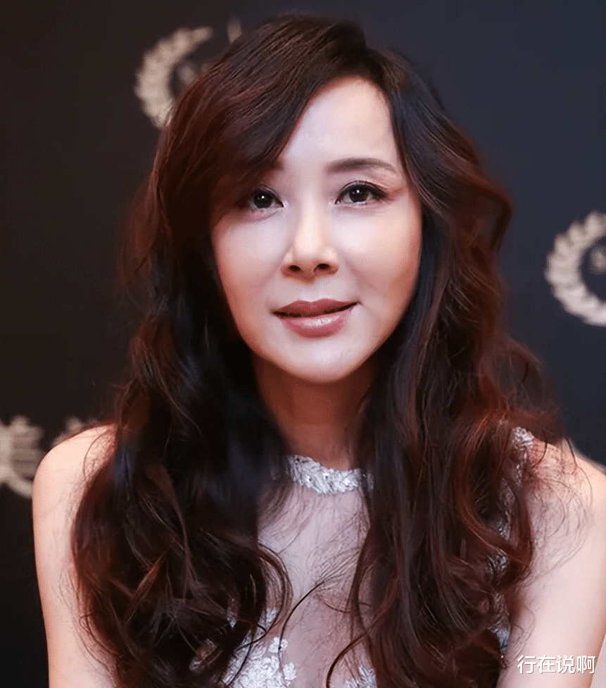 明星|明明是50岁大妈, 却有18岁妙龄少女的身材, 这些女明星都是'逆生长'