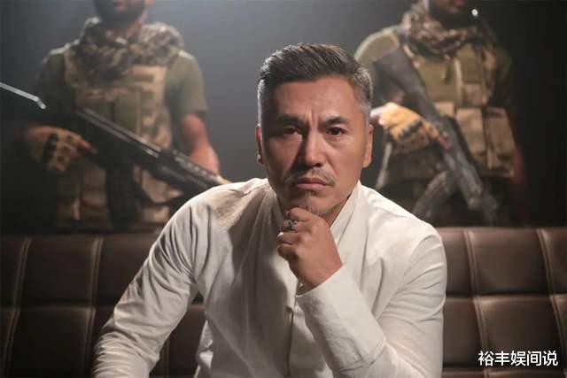 无人问津|55岁老戏骨现身餐馆无人问津！点3个凉菜太简朴，娶外国妻子生4娃