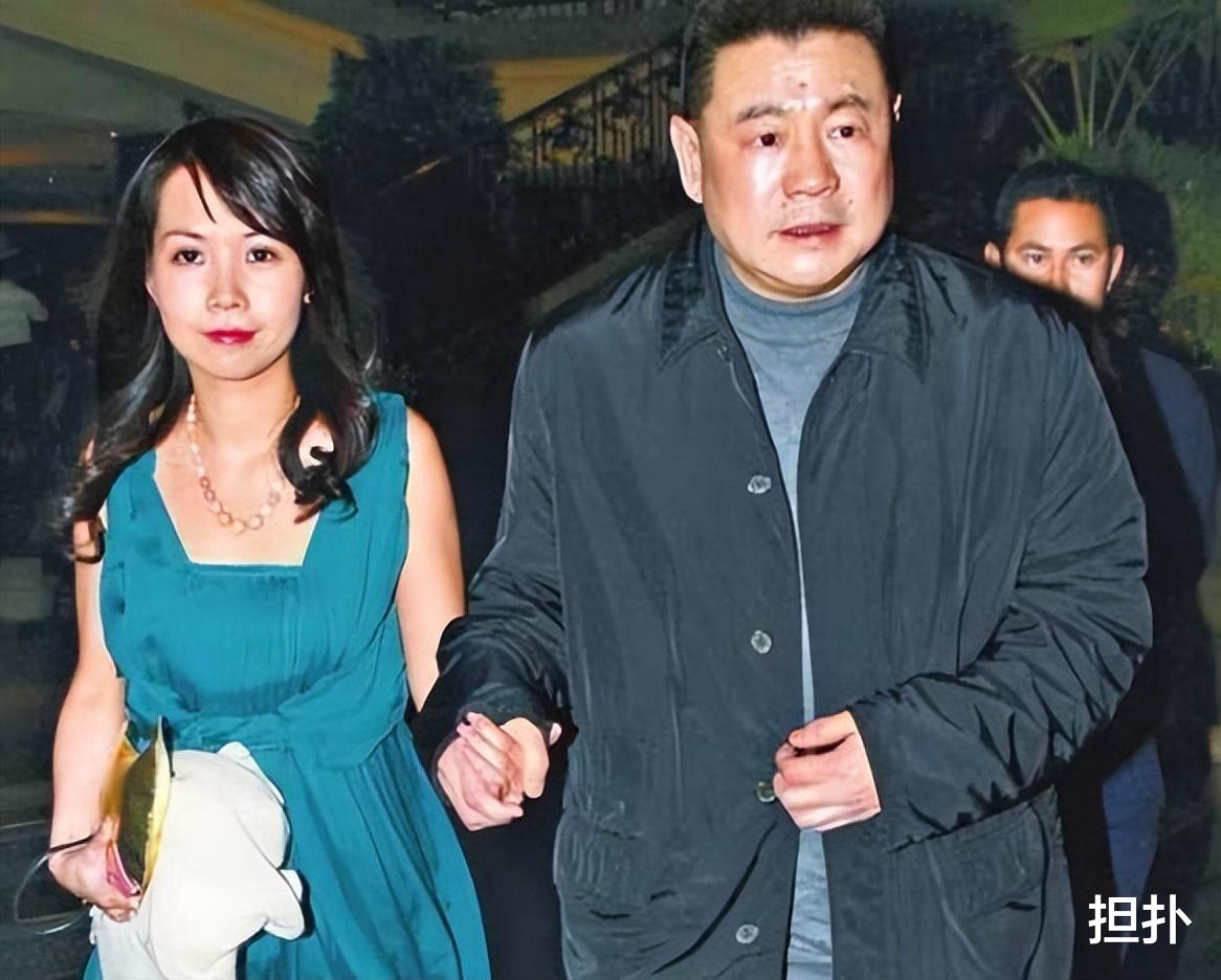 吕丽君|刘銮雄说吕丽君贪钱，吕丽君却打算捐了20亿，两人到底谁在说谎？