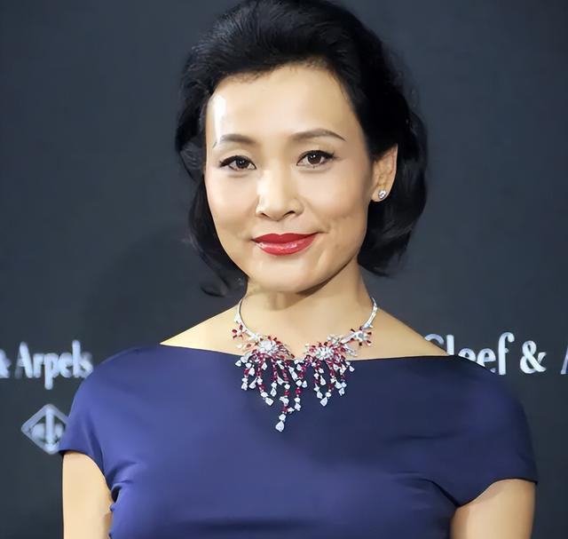 陈冲|宣誓效忠美国还敢回国捞金?陈冲“三宗罪”惹怒国人,下场太解气