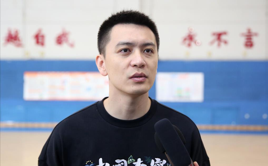 郭艾伦|下午18点33分，郭艾伦公开回应直播门事件；辽篮海报：干就完了