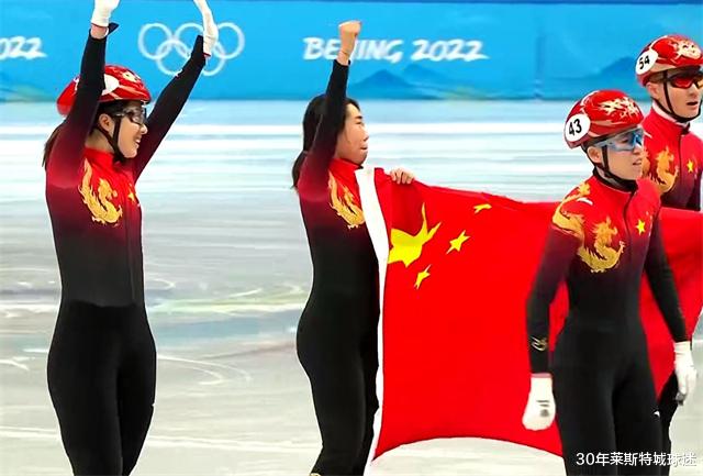 武大靖|中国夺冠为啥没金牌？原因揭晓很贴心，获赠5个冰墩墩更让人羡慕