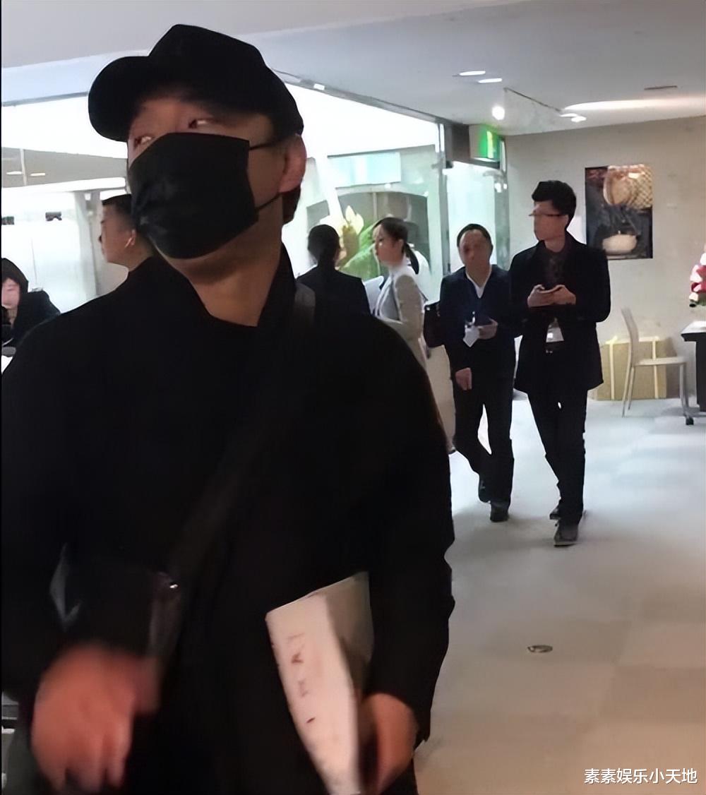 谢霆锋|黄渤进入香港富豪圈,与名媛刘倩婷合影,任达华老婆琦琦也在其中