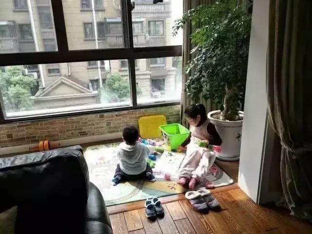 去表姐新家参观,刚进门就被玄关鞋柜给美到了,懂生活就是不一样