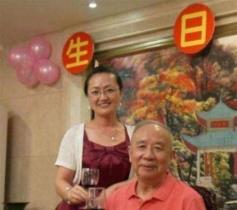 “首富”锒铛入狱,妻子娃远走高飞,小姨子不离不弃为其奔走16年