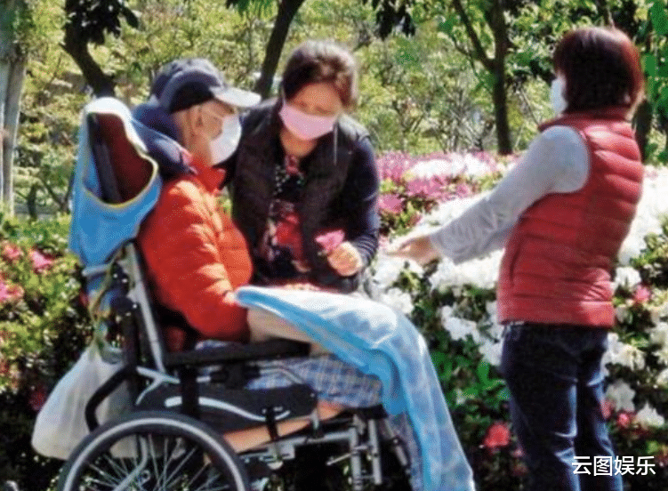 王馨平|王馨平晒照悼念亡母林翠，诉说对其思念之情，爸爸王羽已中风多年