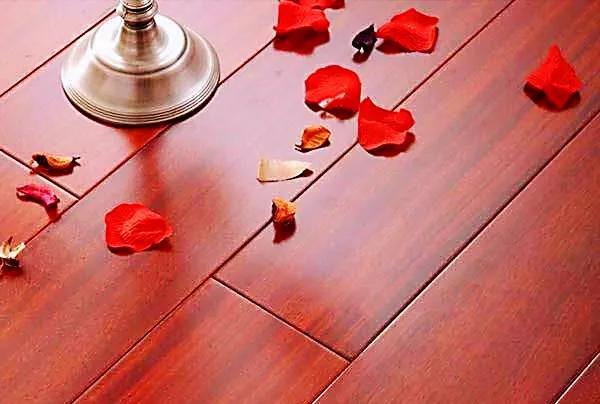 有地暖的家庭为什么大都选择木地板,而不选用瓷砖